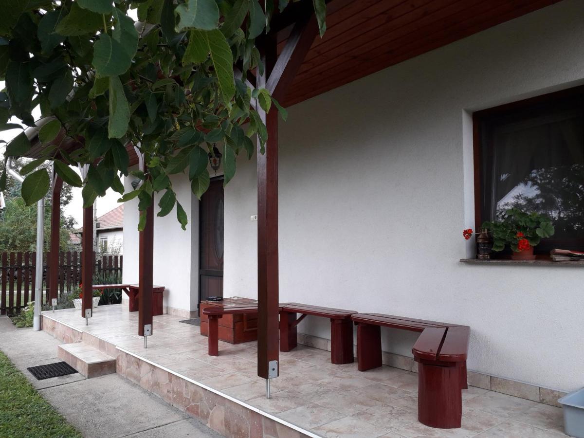 Matyas Apartman Tard Екстер'єр фото