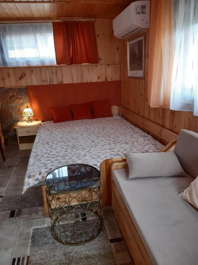 Matyas Apartman Tard Екстер'єр фото